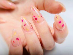 Modellazione delle unghie con diversi metodi e prodotti di alta qualità come Gel, Acrygel, Hybrid Gel e Acryl.