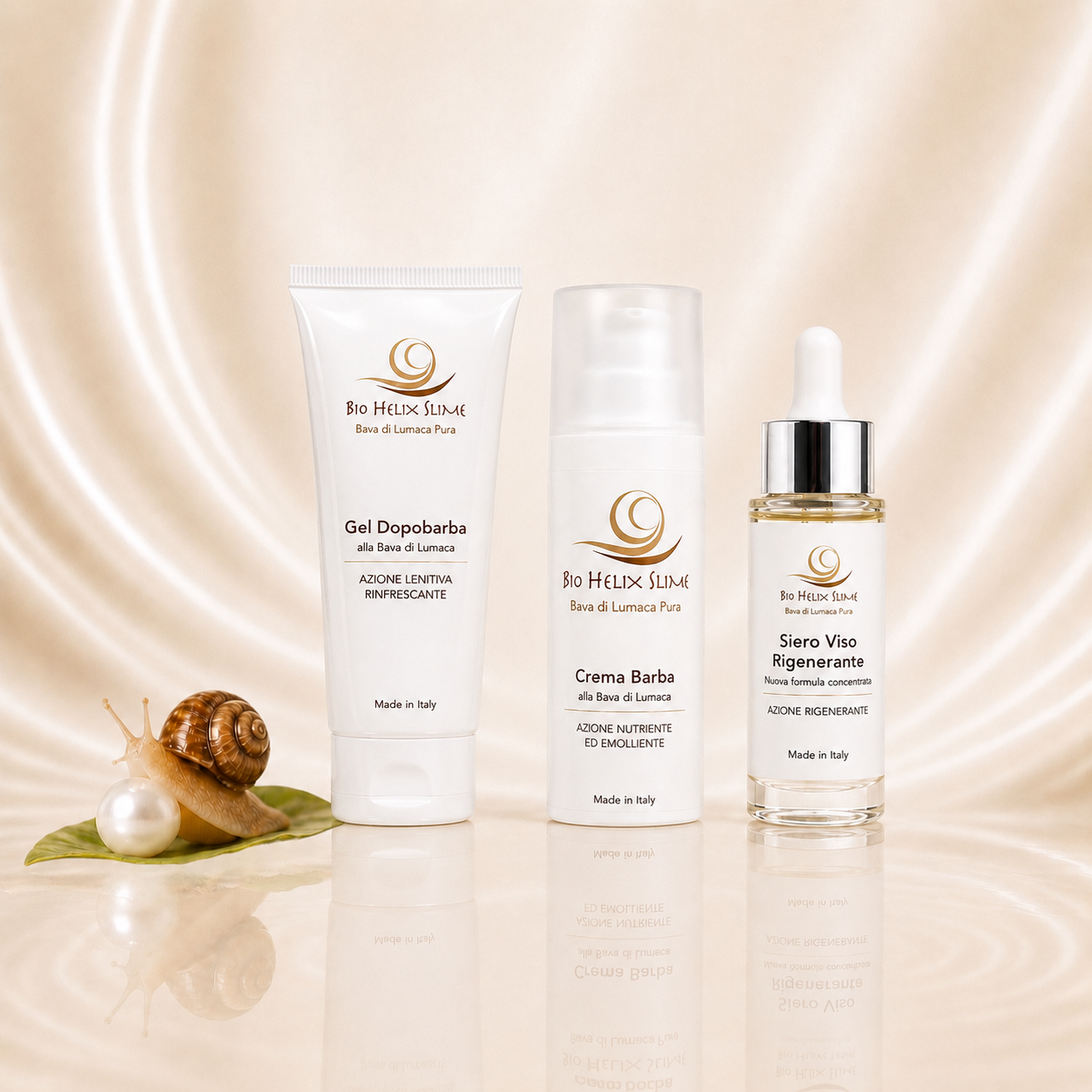 Men’s Repair Kit Bio Helix Slime mit Aftershave-Gel, Bartcreme und regenerierendem Gesichtsserum mit reinem Schneckenschleim auf luxuriösem beigem Hintergrund mit dekorativer Schnecke.
